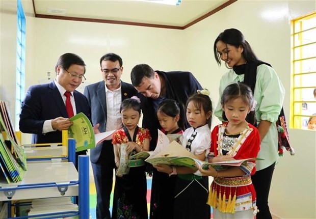 Israeli Embassy donates books to highlands children
